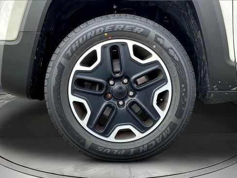 Used 2017 Jeep Renegade Trailhawk AWD/4WD image 32