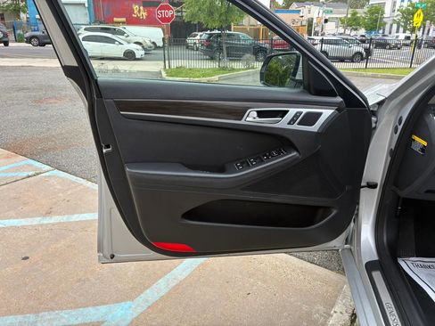 Used 2017 Genesis G80 3.8 AWD/4WD image 9