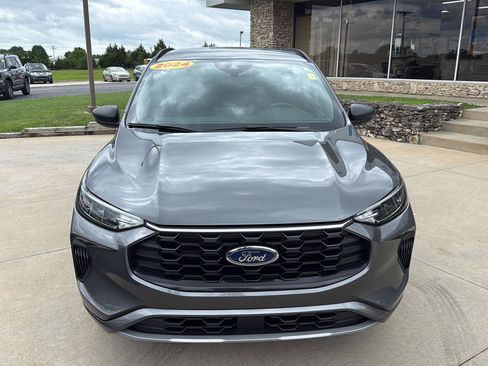 Used 2024 Ford Escape ST-Line w/ Tech Pack #1 FWD image 2