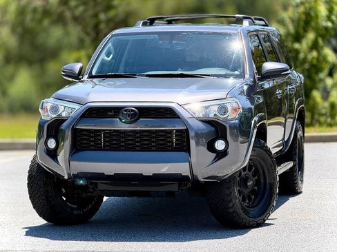 Used 2019 Toyota 4Runner SR5 Premium AWD/4WD image 2