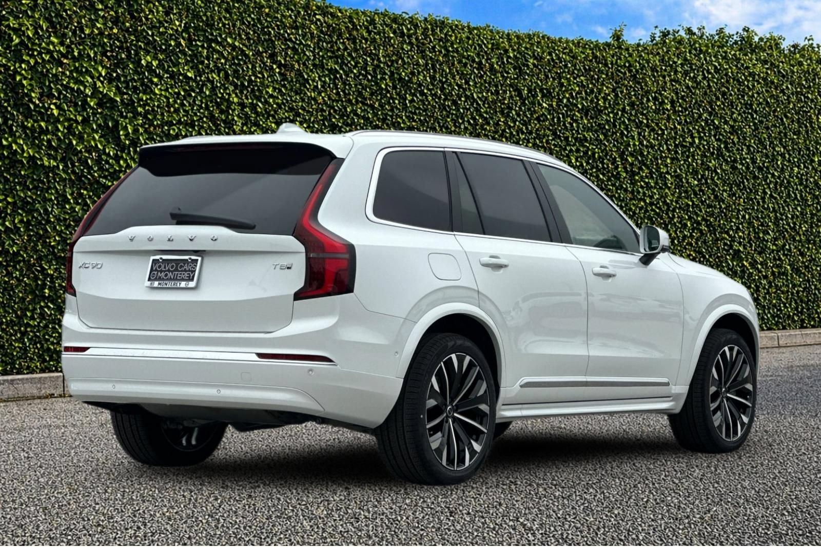 New 2026 Volvo XC90 T8 Plus w/ Protection Package AWD/4WD image 6