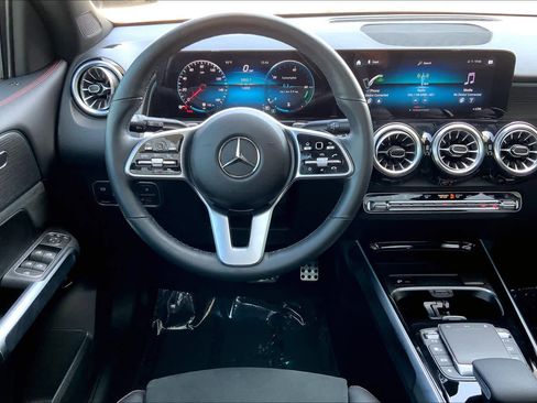 Used 2022 Mercedes-Benz GLB 250 image 6