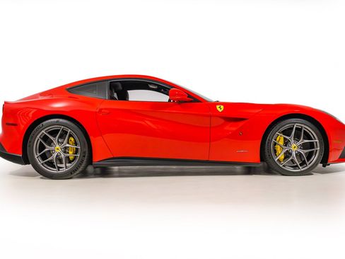 Used 2017 Ferrari F12 Berlinetta image 8