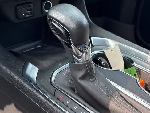 Used 2023 Chevrolet Traverse Premier FWD image 22
