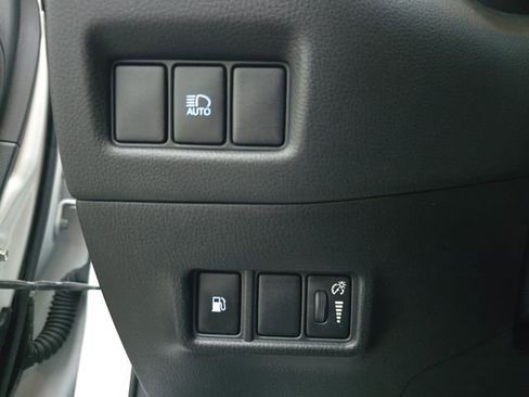 Used 2022 Toyota C-HR XLE image 30