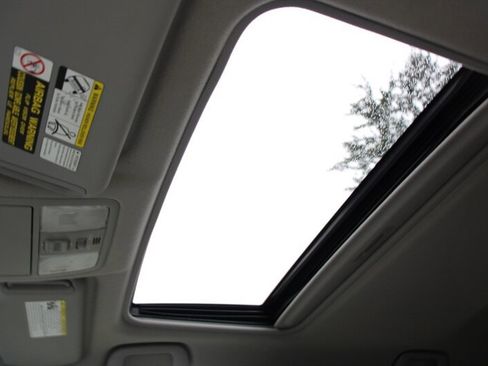 Used 2007 Toyota RAV4 Limited image 9