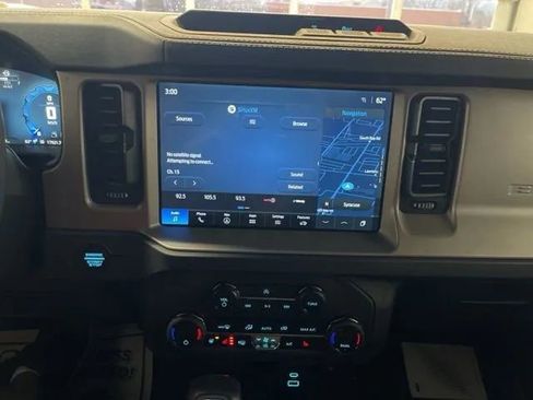 Used 2025 Ford Bronco Outer Banks AWD/4WD image 22