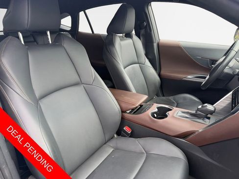 Used 2023 Toyota Venza XLE image 26