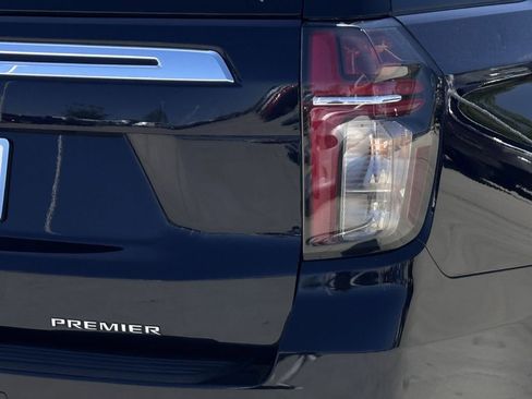 Used 2021 Chevrolet Tahoe Premier w/ Premium Package AWD/4WD image 11