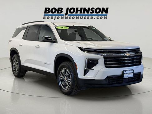 Used 2025 Chevrolet Traverse LT AWD/4WD image 2