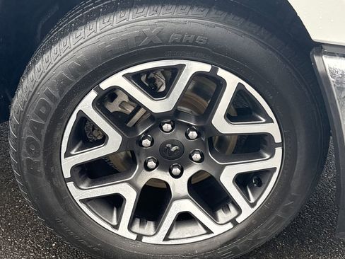 Used 2025 RAM 1500 Laramie image 9