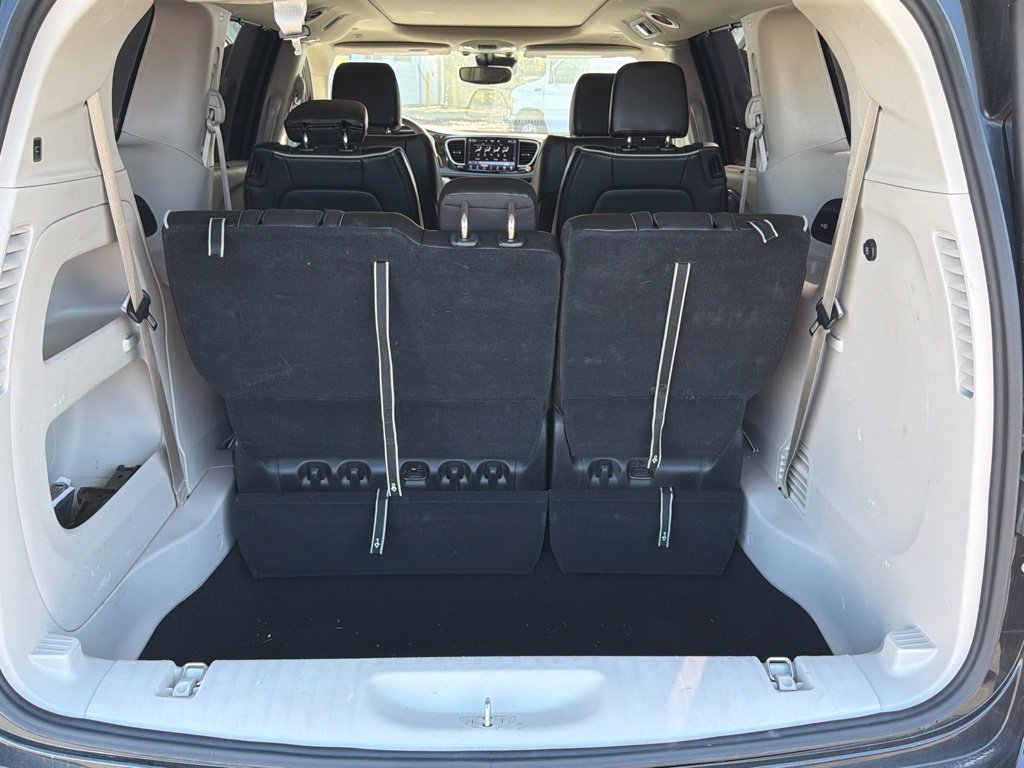 Used 2023 Chrysler Pacifica Limited FWD image 24