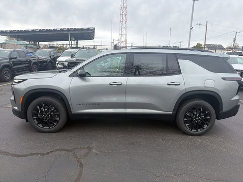 New 2026 Chevrolet Traverse LT w/ Midnight/Sport Edition image 3
