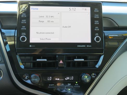 Used 2022 Toyota Camry XLE image 15