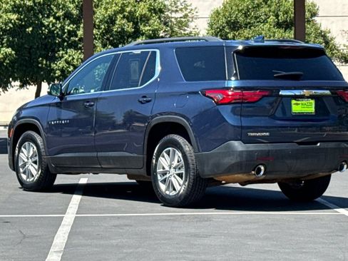 Used 2023 Chevrolet Traverse LT FWD image 3