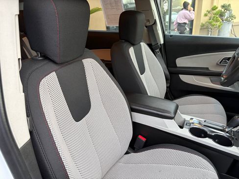 Used 2017 Chevrolet Equinox LS image 25