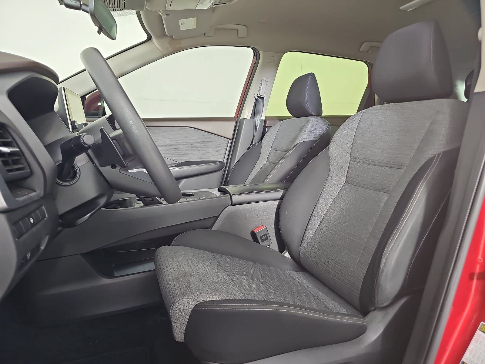 Used 2023 Nissan Rogue SV FWD image 13