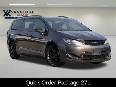 Used 2018 Chrysler Pacifica Touring-L w/ Premium Audio Group