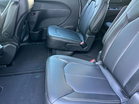 New 2026 Chrysler Pacifica Select image 12