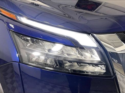 Used 2025 Nissan Pathfinder SV FWD image 38