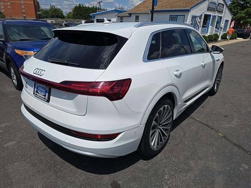 Used 2019 Audi e-tron Prestige w/ Prestige Package image 2