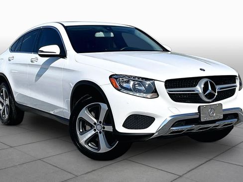 Used 2017 Mercedes-Benz GLC 300 4MATIC Coupe image 3