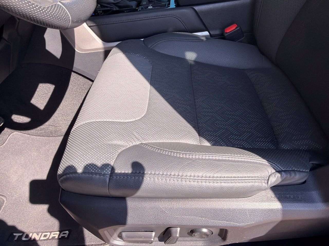 Used 2024 Toyota Tundra Limited AWD/4WD image 11