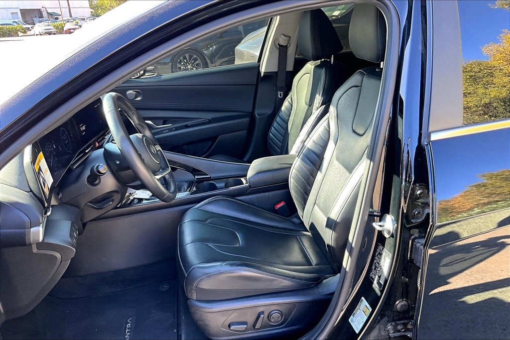 Used 2025 Hyundai Elantra Limited FWD image 9