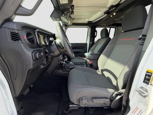 Used 2025 Jeep Wrangler Unlimited Rubicon AWD/4WD image 10