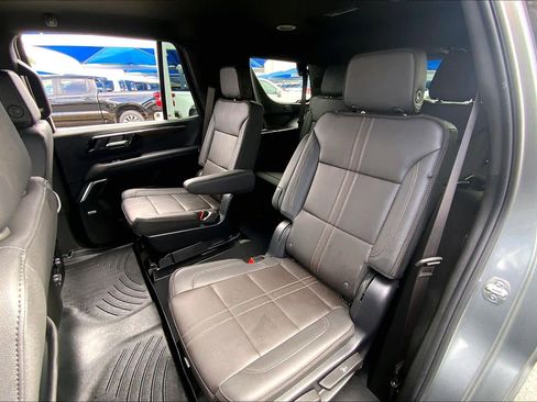 Used 2025 Chevrolet Tahoe High Country AWD/4WD image 21