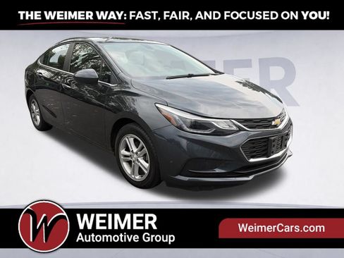 Used 2018 Chevrolet Cruze LT w/ Convenience Package FWD image 3