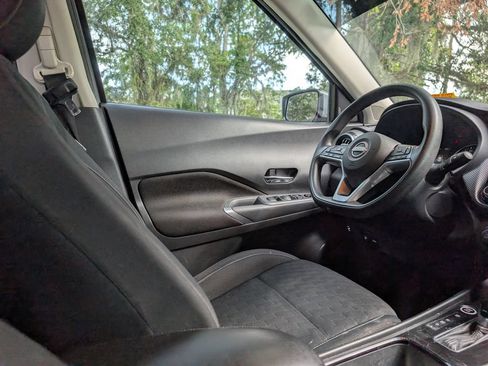 Used 2022 Nissan Kicks SV w/ Interior Electronics Package FWD image 13