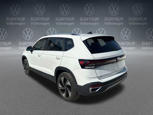 Used 2025 Volkswagen Taos SE AWD/4WD image 34