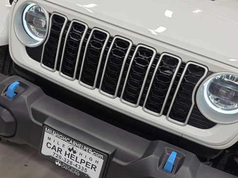 Used 2024 Jeep Wrangler Unlimited Sahara AWD/4WD image 46