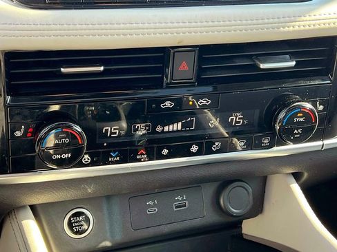 Used 2023 Nissan Rogue SL w/ SL Premium Package image 32