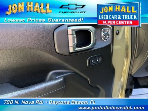 Used 2025 Jeep Gladiator Mojave w/ Convenience Group AWD/4WD image 22