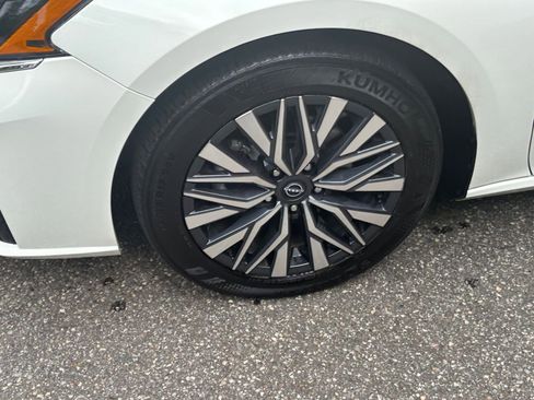 Used 2025 Nissan Altima 2.5 SV FWD image 24