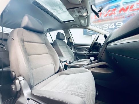 Used 2009 Volkswagen Rabbit S image 5