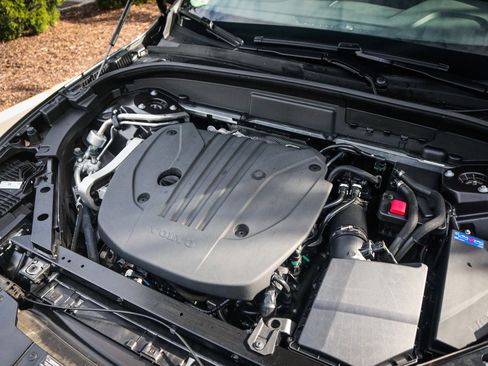 Used 2025 Volvo XC60 B5 Plus w/ Climate Package image 34