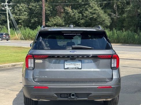 Used 2025 Ford Explorer Active image 5