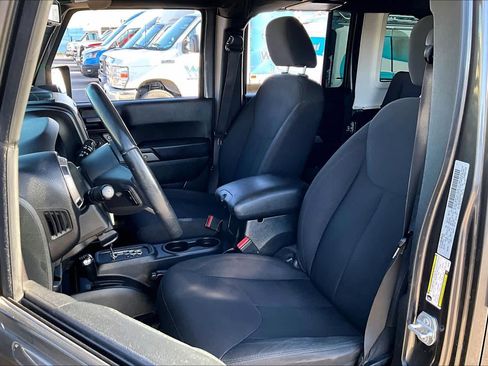 Used 2018 Jeep Wrangler Unlimited Sport S image 8
