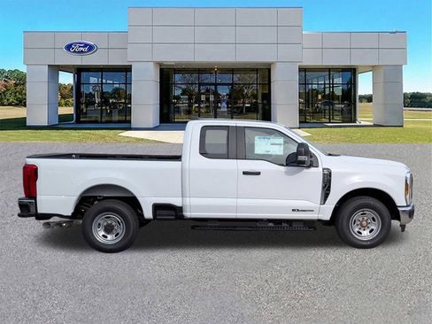 New 2026 Ford F250 XL RWD image 3