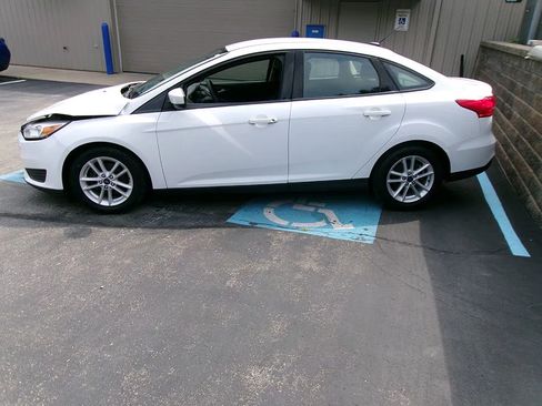 Used 2018 Ford Focus SE FWD image 3