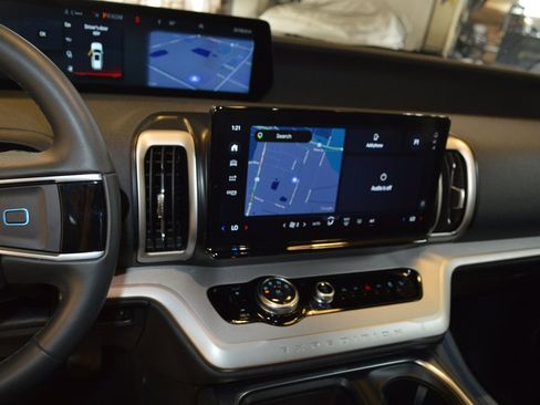 Used 2025 Ford Expedition Max Active AWD/4WD image 19