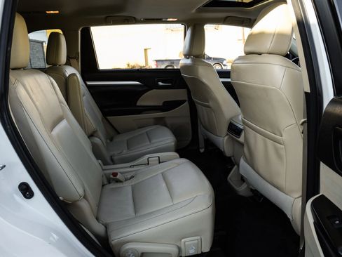 Used 2015 Toyota Highlander XLE FWD image 33