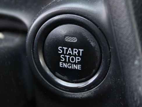 Used 2019 Toyota Yaris LE FWD image 12