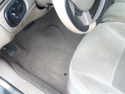 Used 2006 Ford Taurus SE FWD image 17