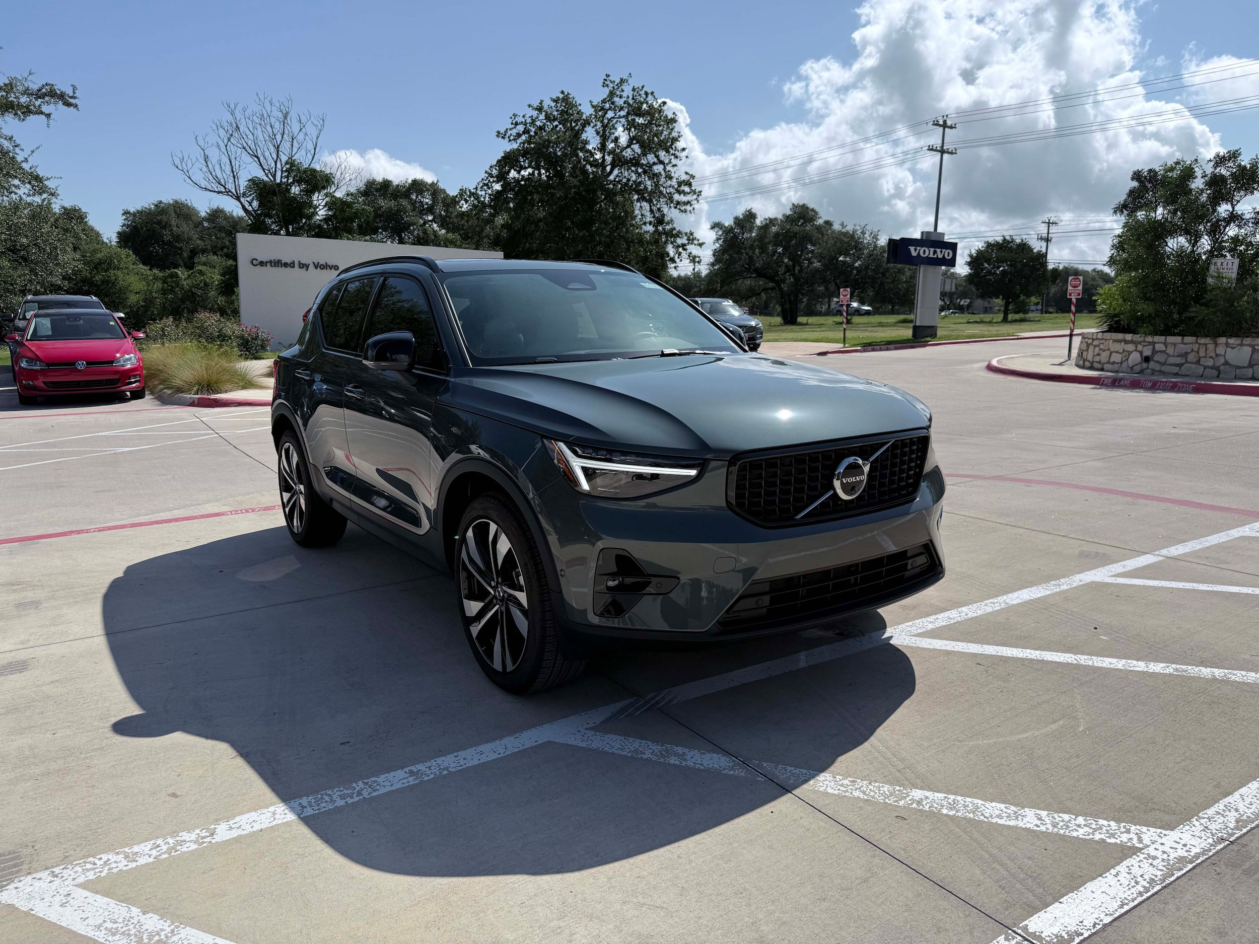 New 2026 Volvo XC40 B4 Plus w/ Protection Package Premier FWD image 7
