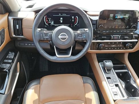 Used 2025 Nissan Pathfinder Platinum w/ Black Appearance Package FWD image 12