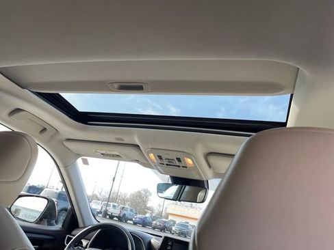 Used 2022 Toyota Highlander XLE image 37